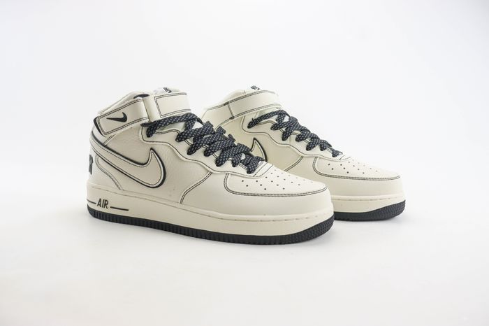 Nike Air Force 1 Mid 