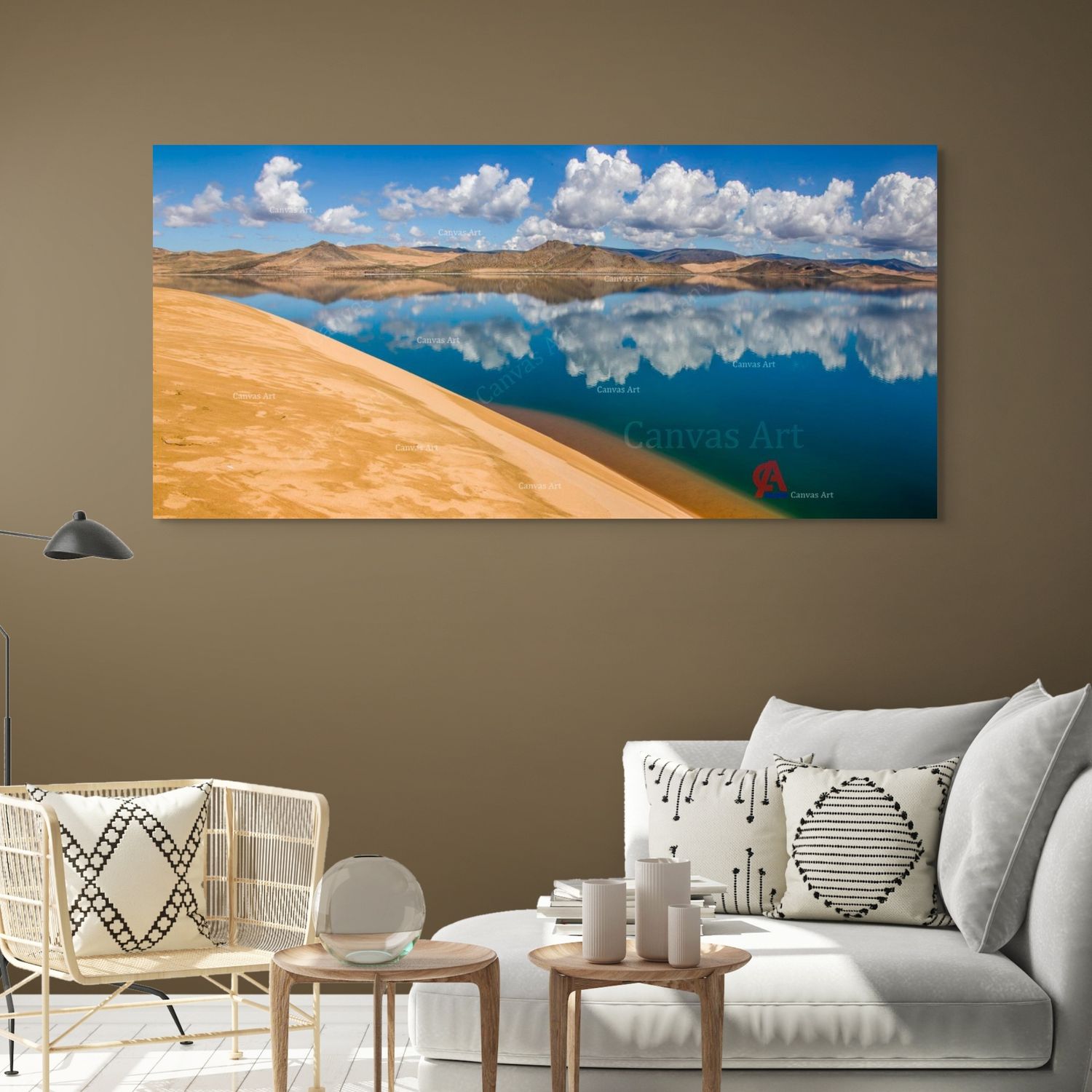 Улаагчны хар нуур  