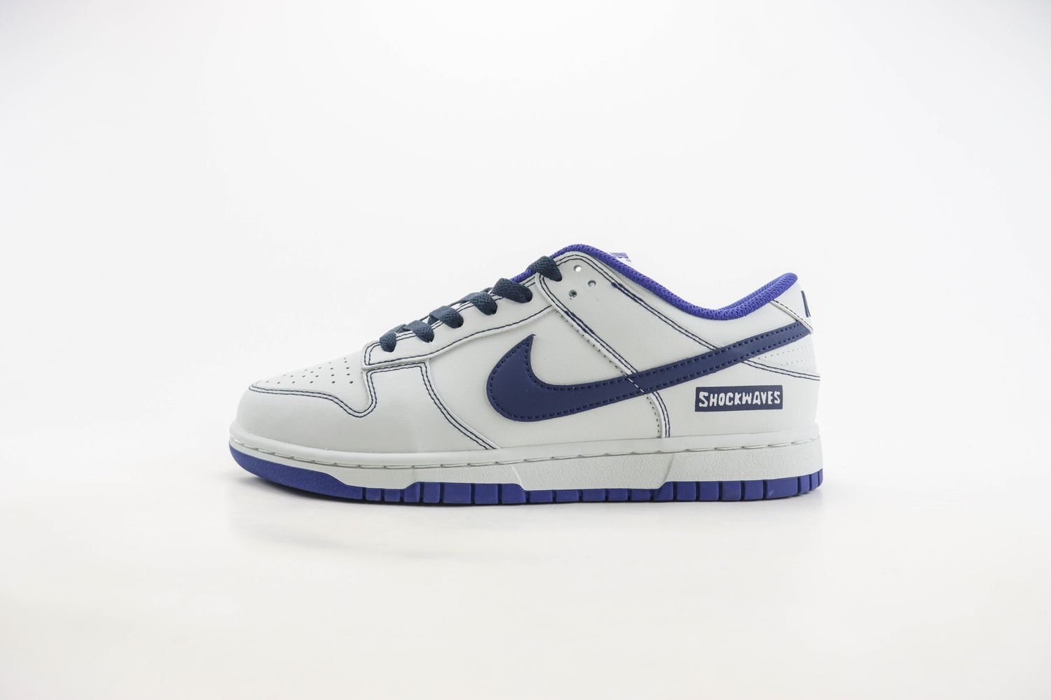 NIKE SB Dunk Low shockwaves
