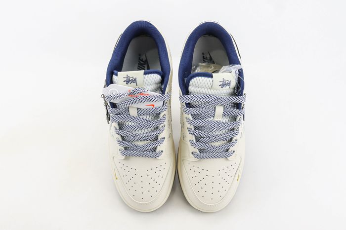 Nike SB Dunk Low x Stussy 109