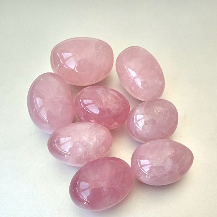 Өнгөлсөн ягаан болор чулуу