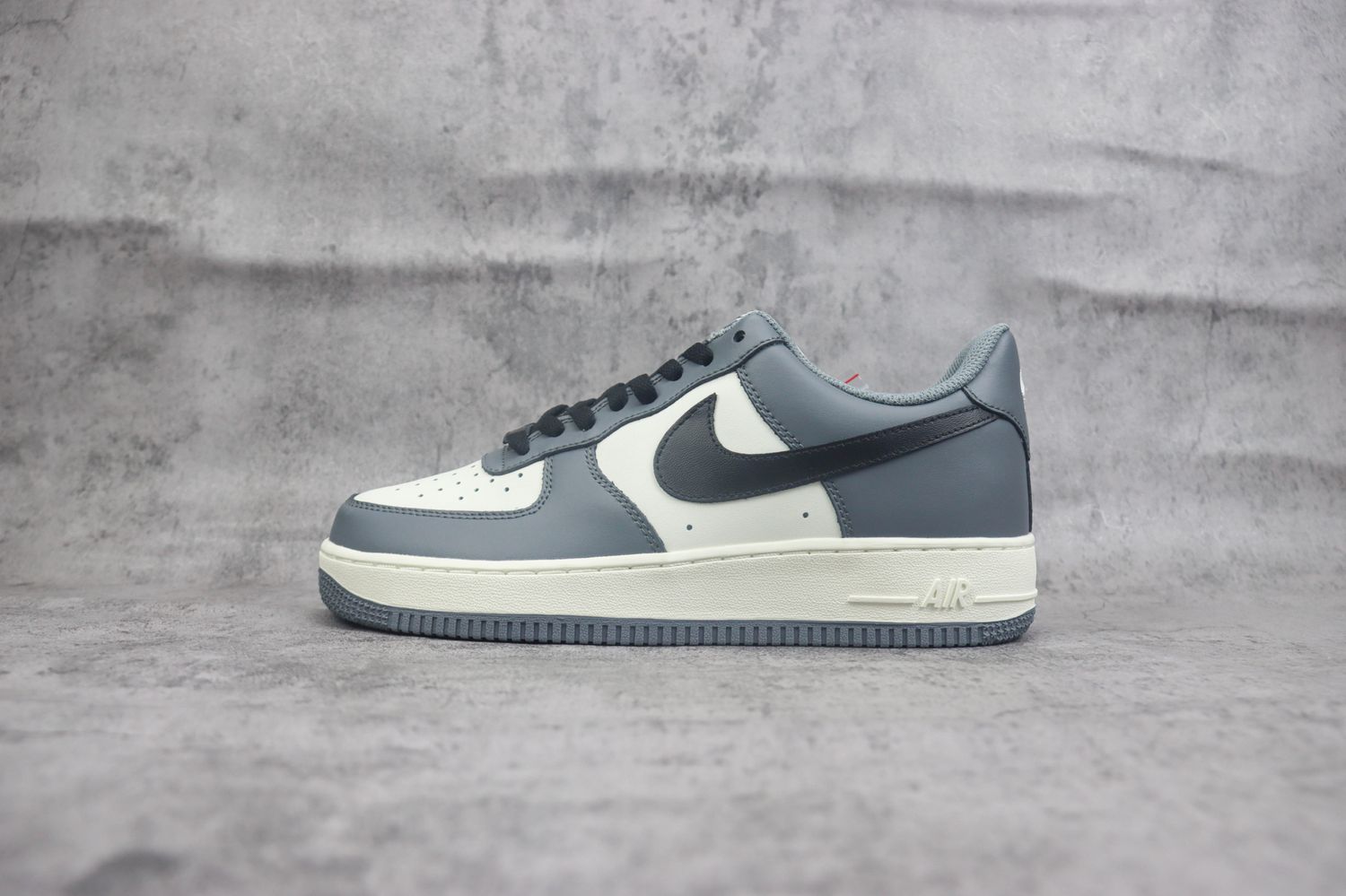 Nike Air Force 1 Low 373