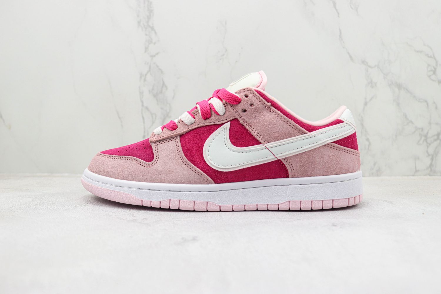 Nike Dunk Low X Barbie