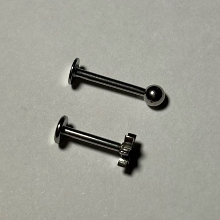 Уруулын ээмэг