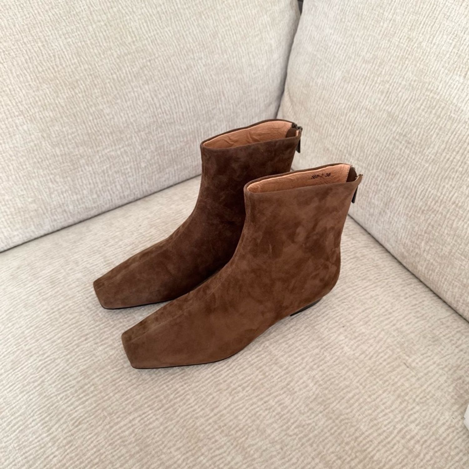 Бэлэн илгэн гутал