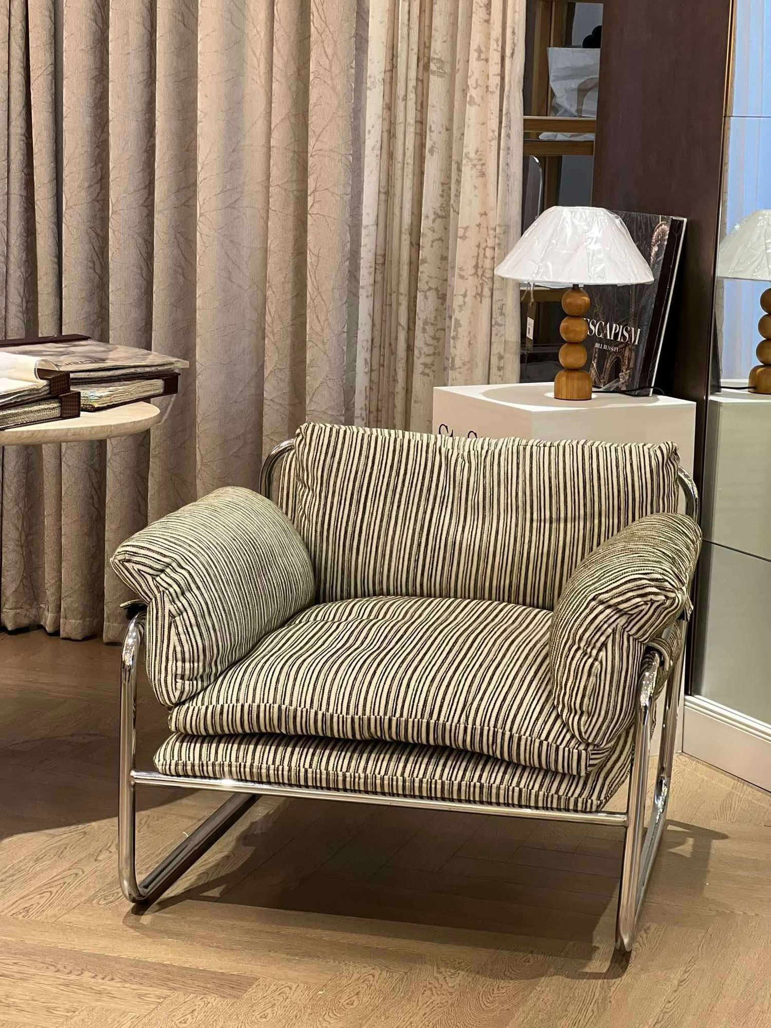 Soft arm chair төмөртэй