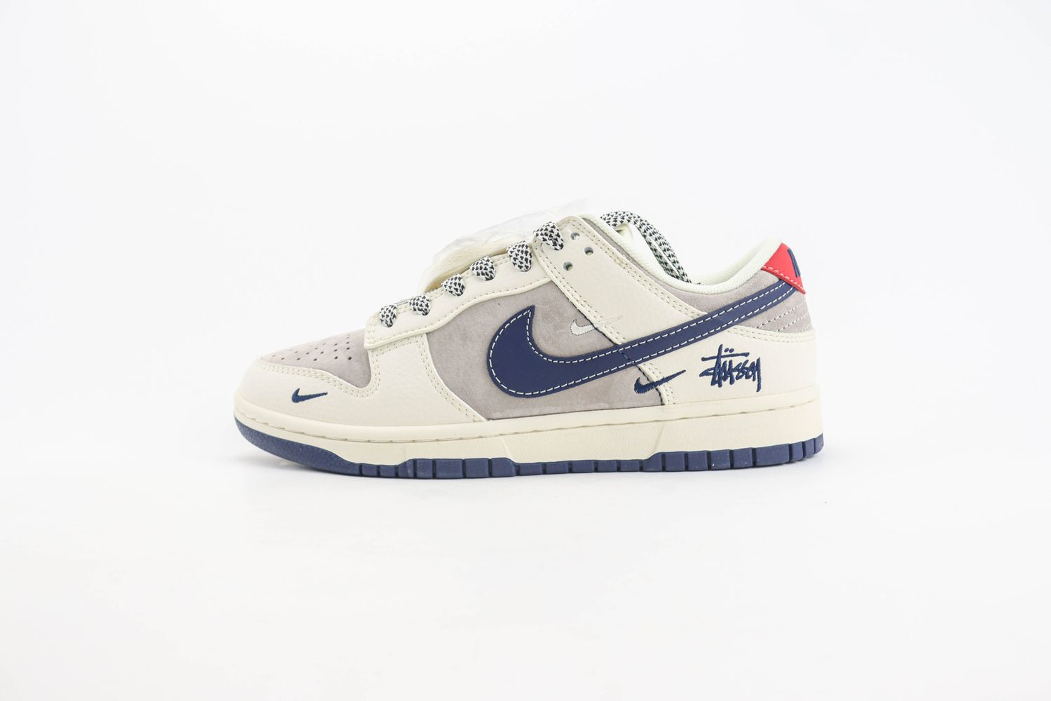 Nike SB Dunk Low x Stussy 102