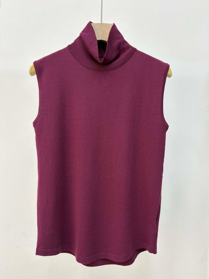 Ханцуйгүй өндөр захтай топ