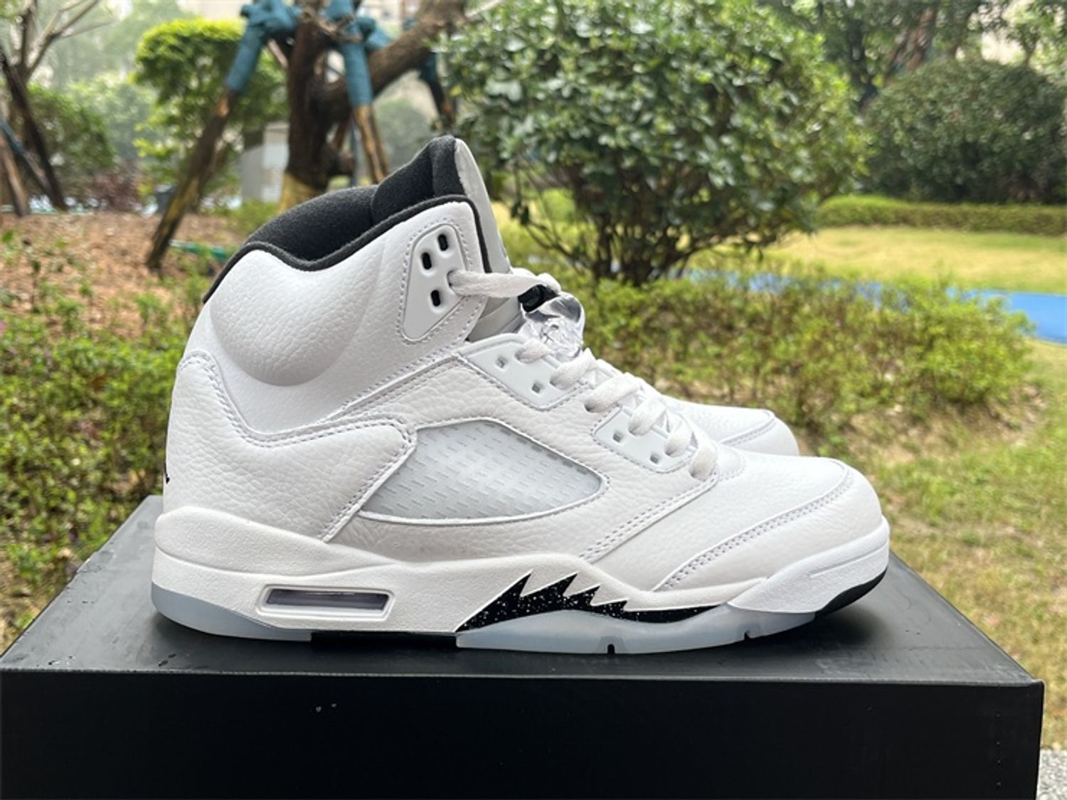 Air Jordan 5“Reverse Oreo”