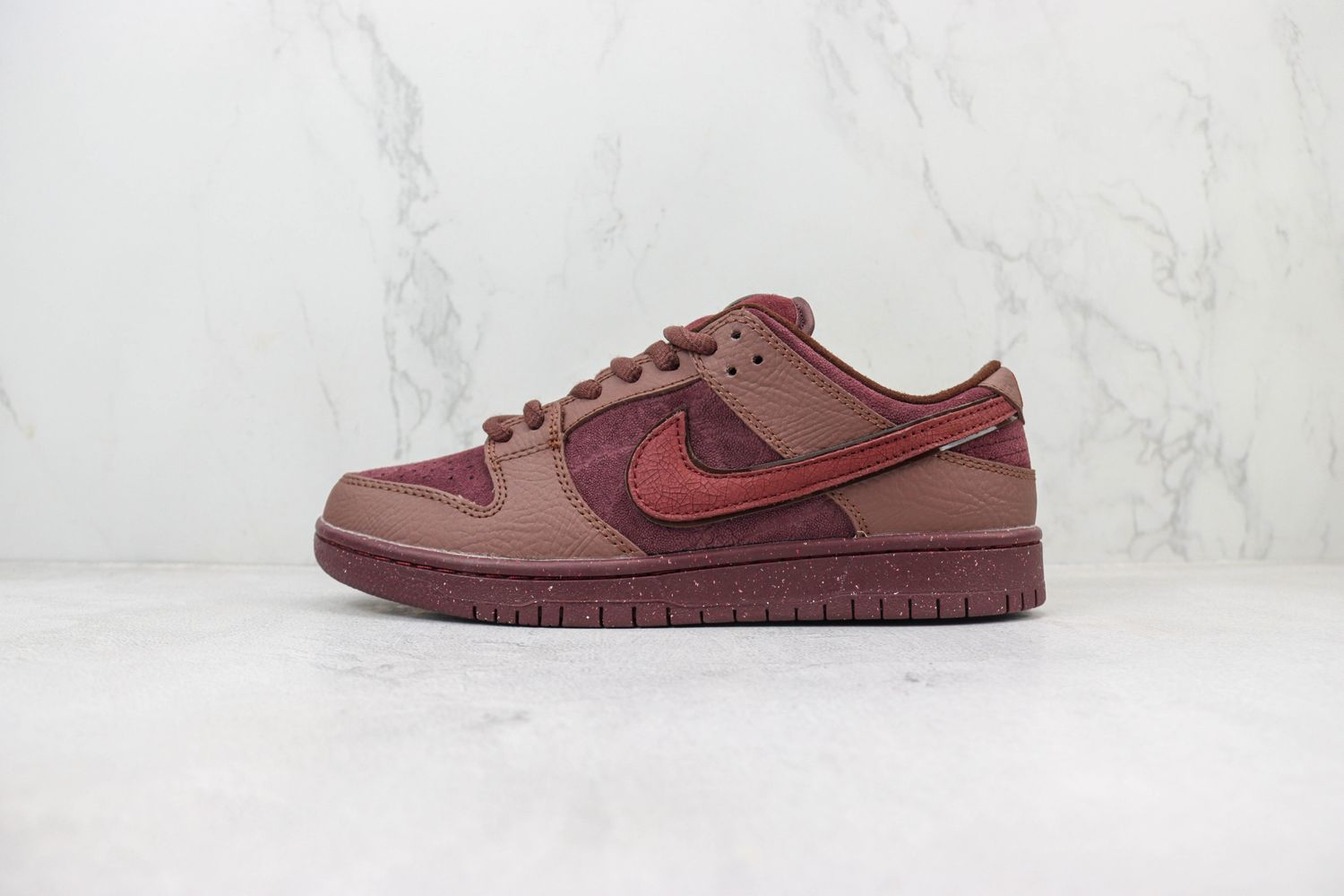 Nike SB Dunk Low "City of Love"