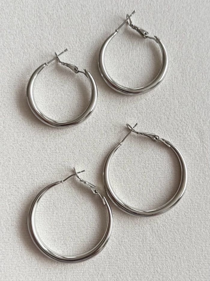 Simple hoop earrings