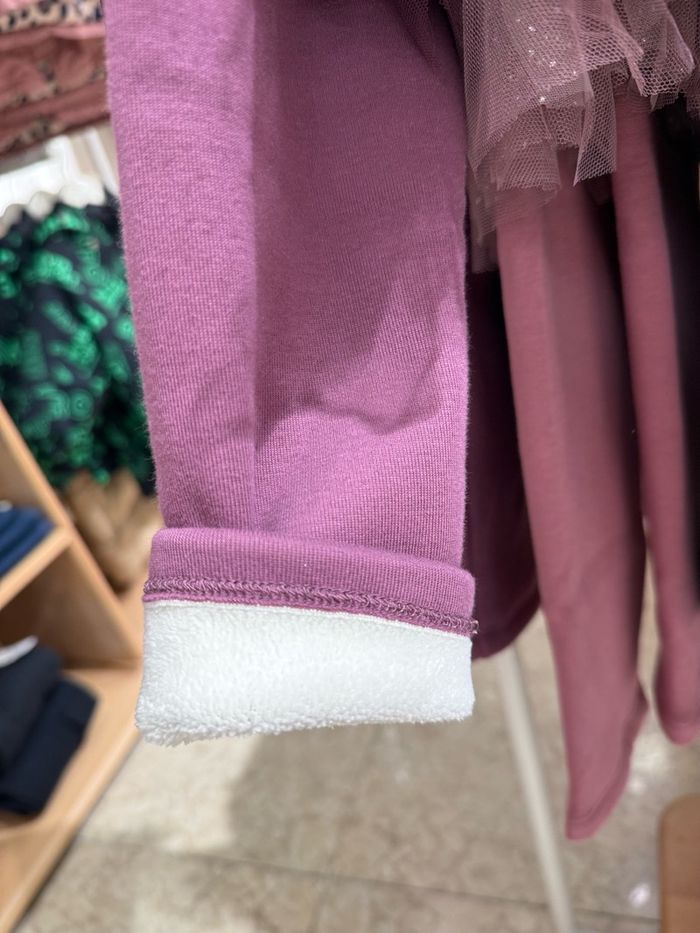 Өмдтэй юбка