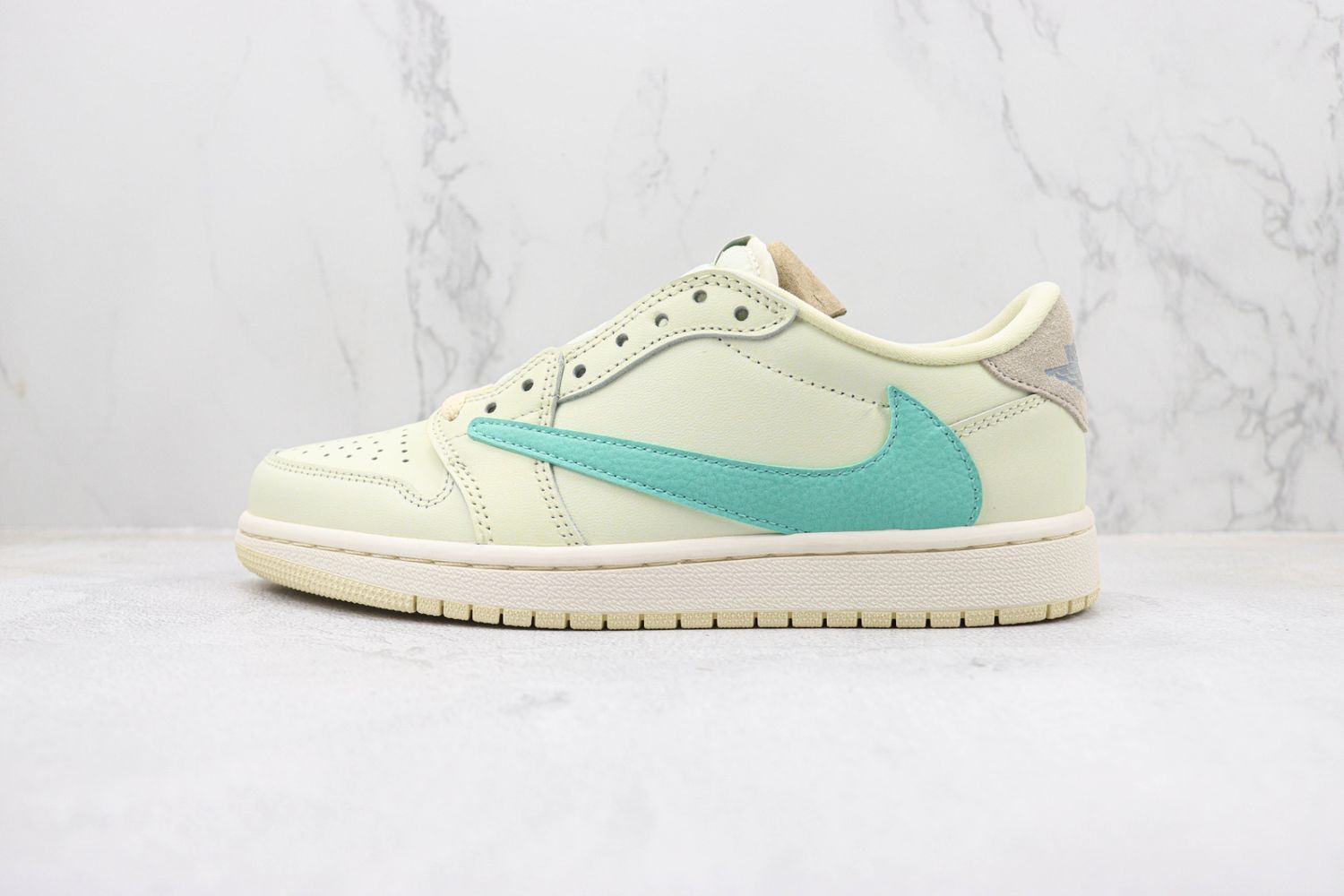 Travis Scott x Air Jordan 1 05