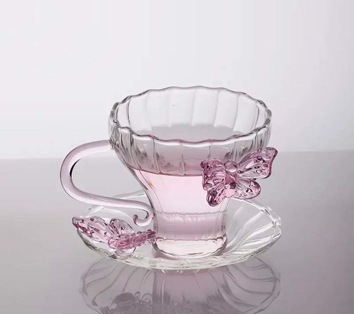 Дизтэй шилэн аяга