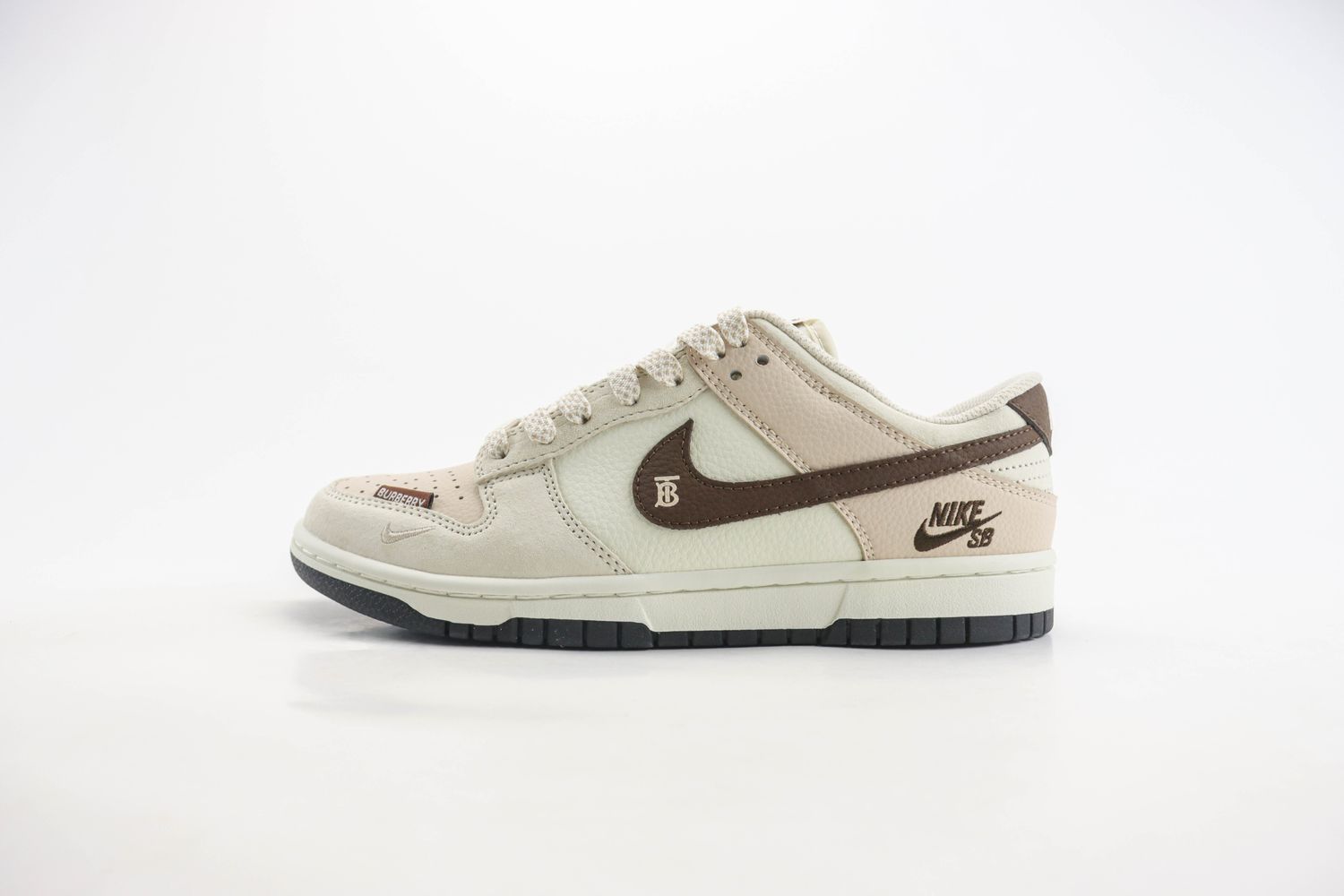 Nike SB Dunk Low x BURBRRRY 01
