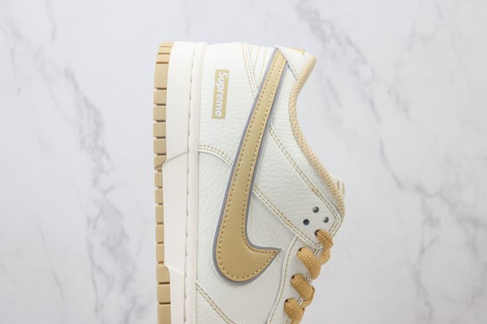 Nk SB Dunk Low x supreme 120