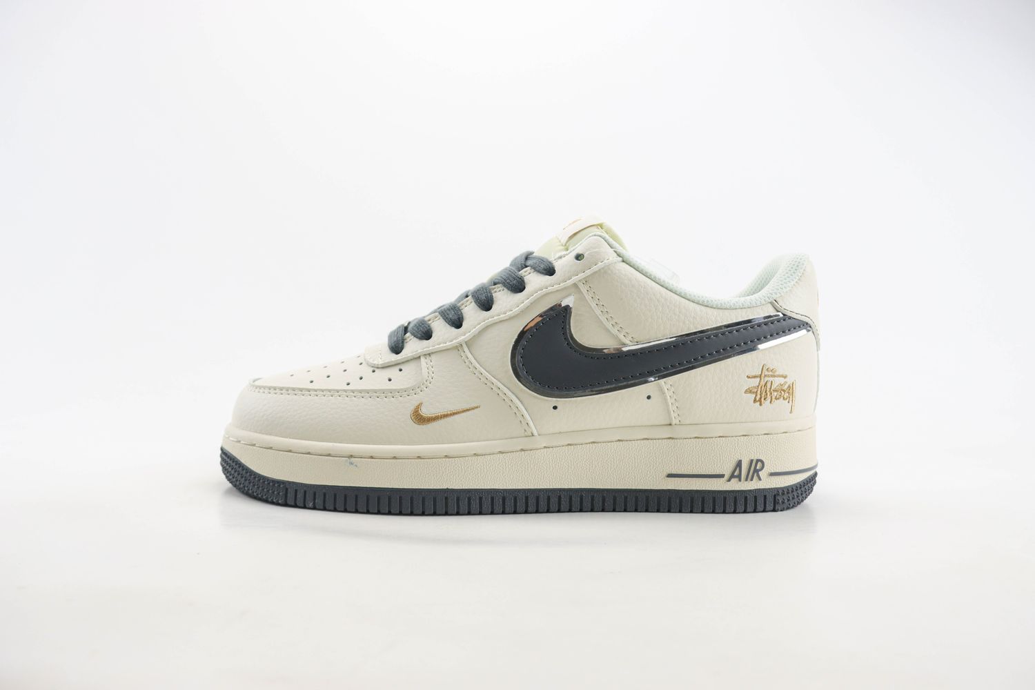 Nike Air Force 1 Low x Stussy 38