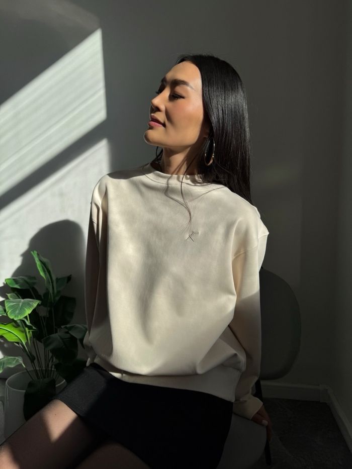 Creamy beige sweatshirt