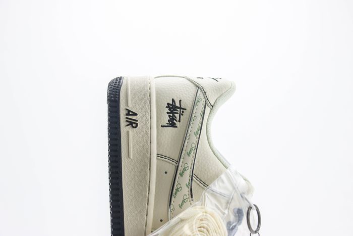 Nike Air Force 1 Low x Stussy 28
