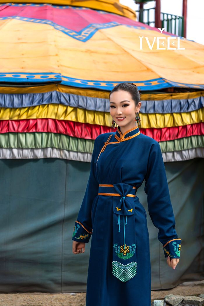 Хатгамалтай цулгуй дээл