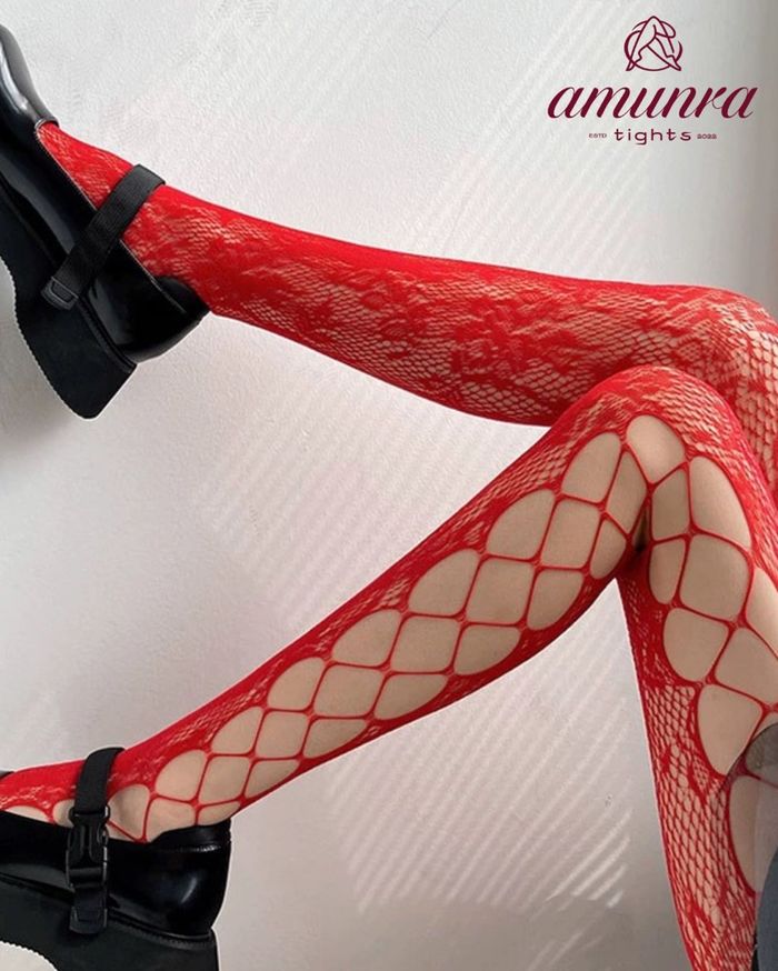 Улаан трико торон