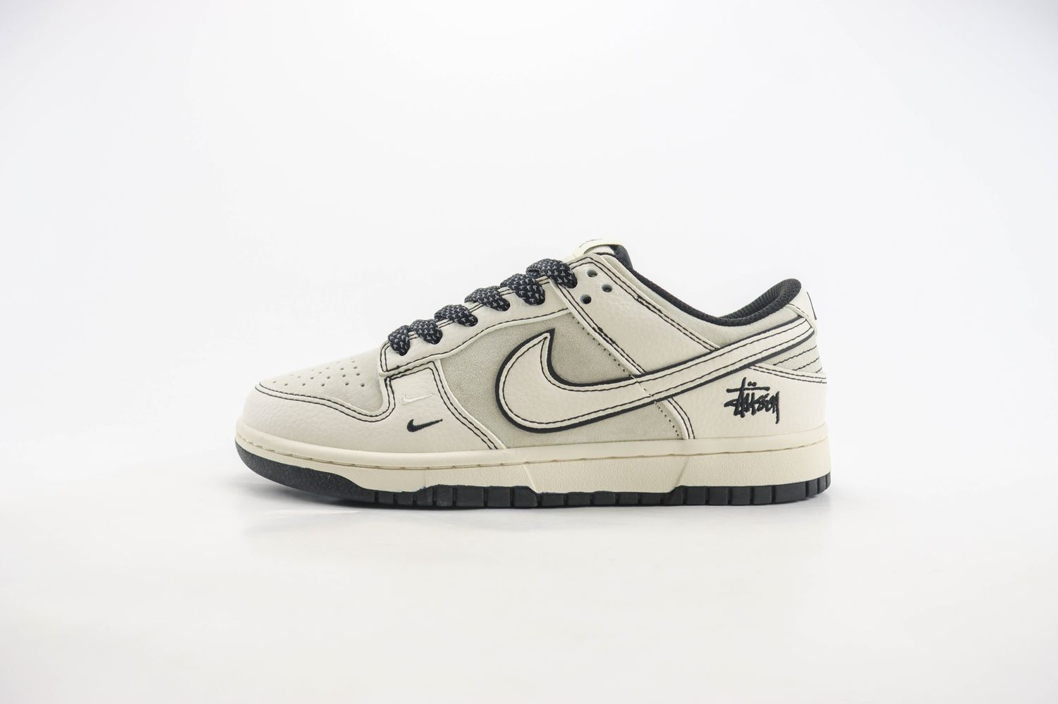 Nike SB Dunk Low x Stussy 62 