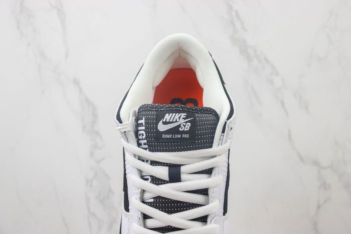 TIGHTBOOTH x Dunk Low SB