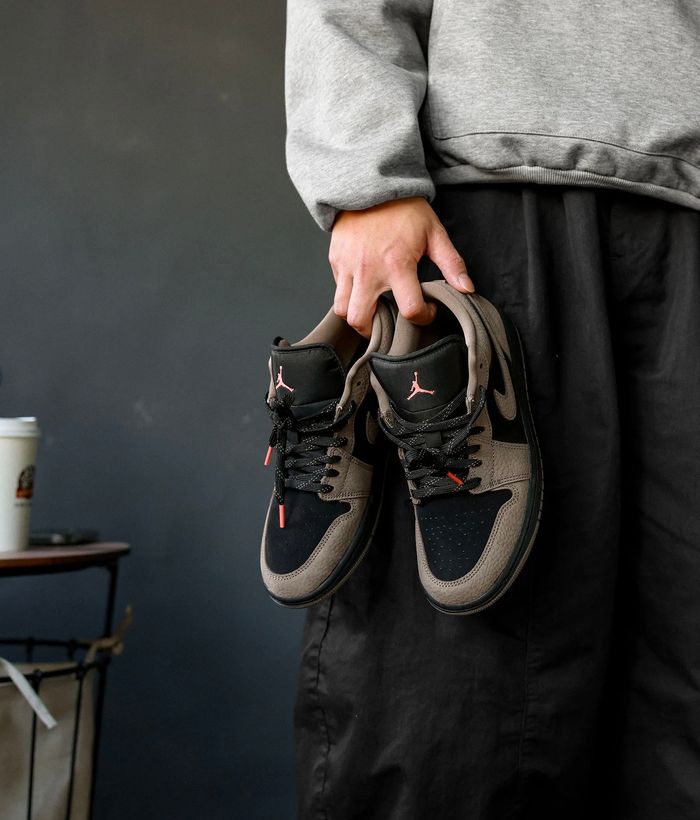 Jordan 1 Low SE Olive Grey