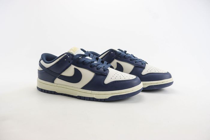 Nike Dunk Low Vintage Navy Sneaker