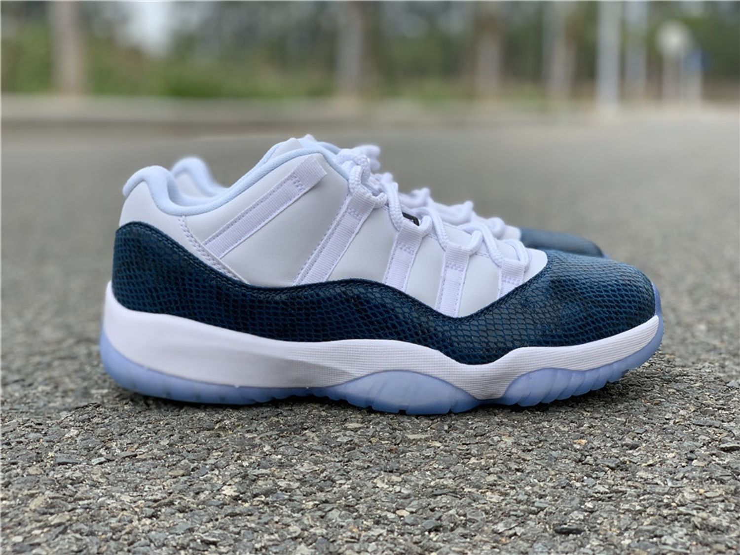 Air Jordan 11 Low Navy 