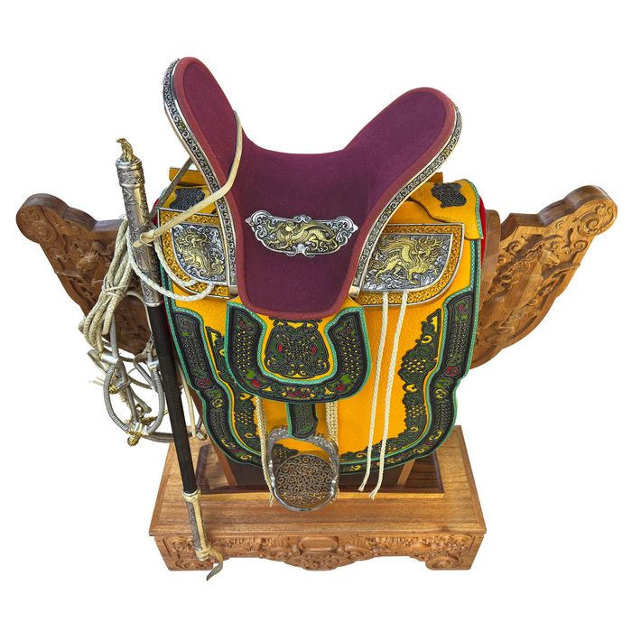 Мөнгөн эмээл,  Хан-Уул Имарт 3 давхарт