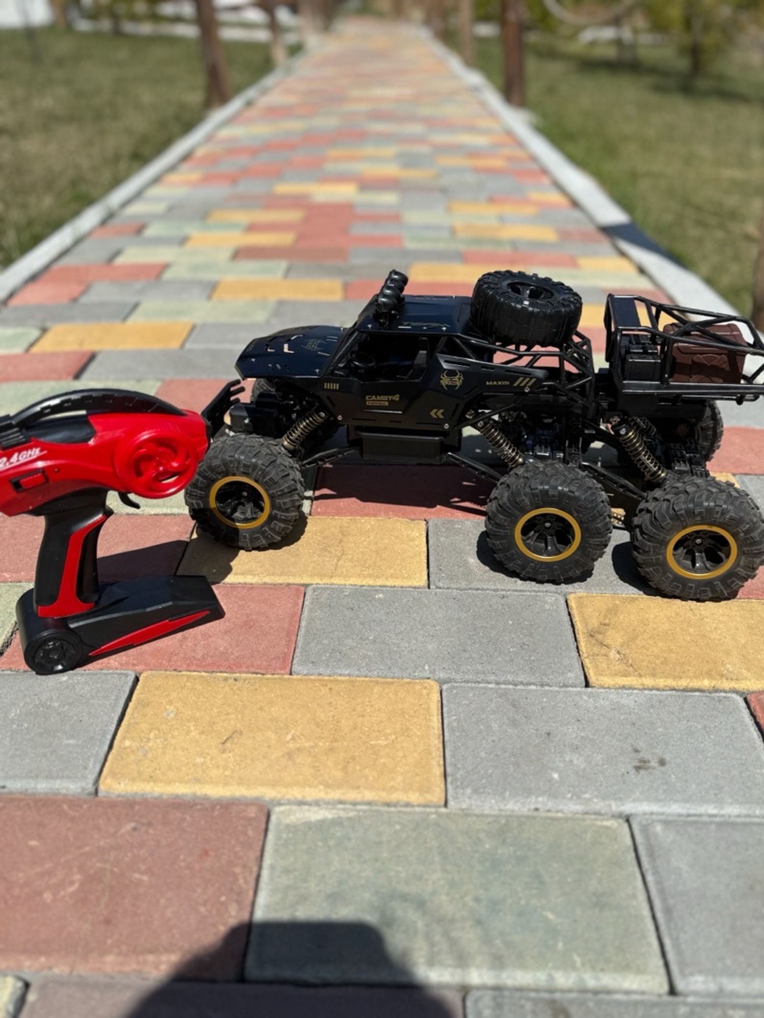 Бартаат замын машин дунд