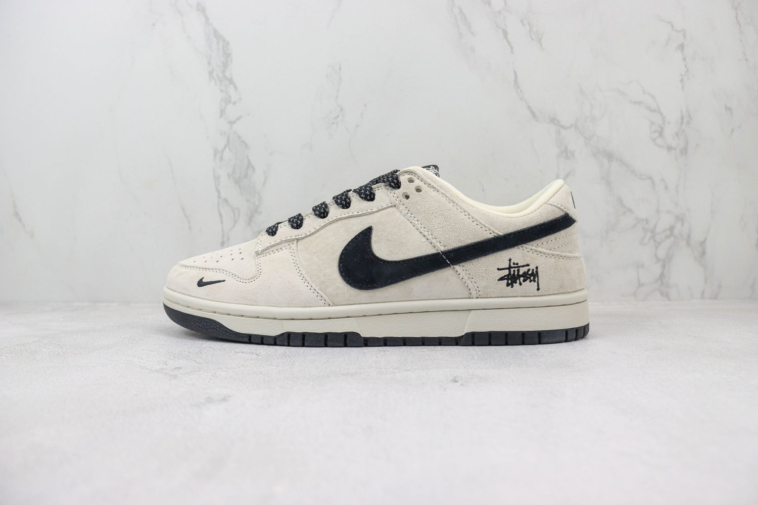NK SB Dunk Low Retro x Stussy 140