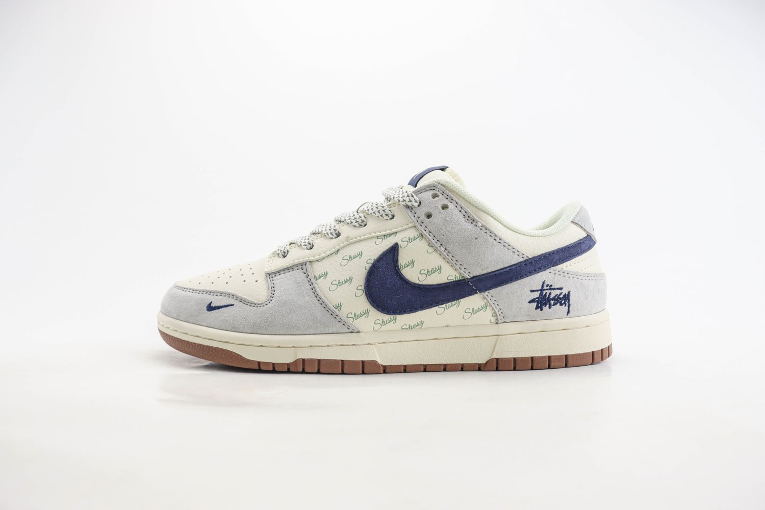 Nike SB Dunk Low x Stussy 30