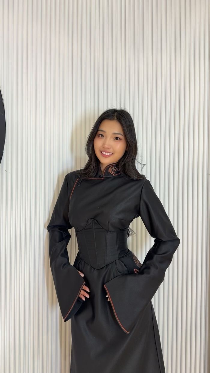 Зүү ороосон хатгамалтай дээл