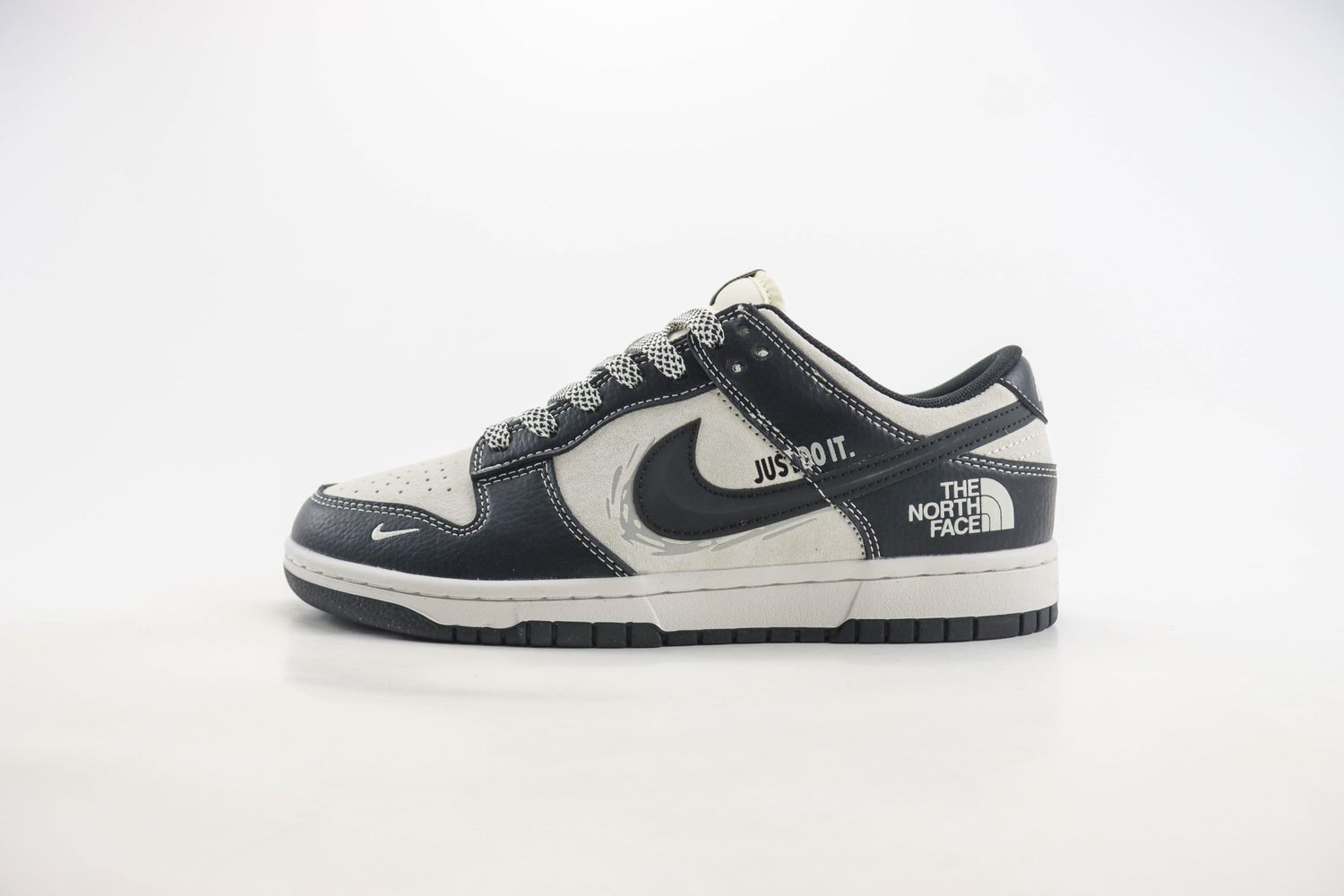  Nike SB Dunk Low x  The North Face 14