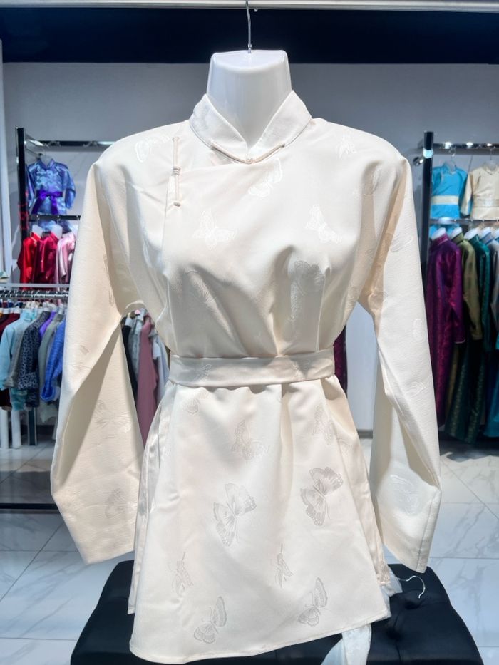 Эрвээхий хээтэй бүстэй богино ханцуутай цамц