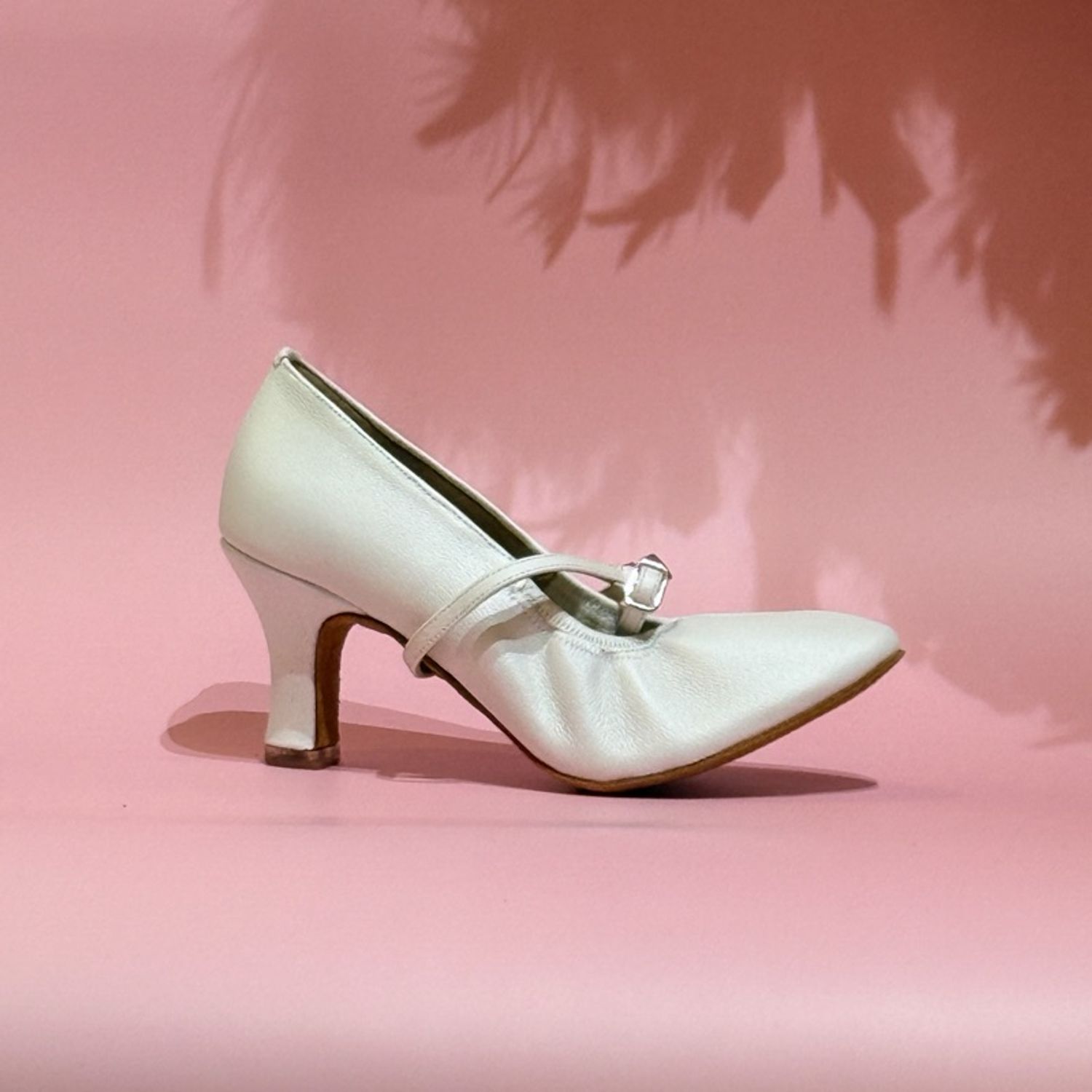 Бүжгийн гутал /цэвэр арьсан/