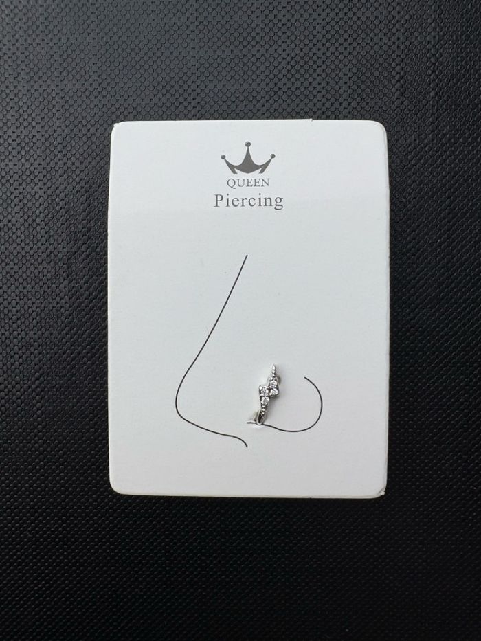 Хамрын хавчдаг ээмэг