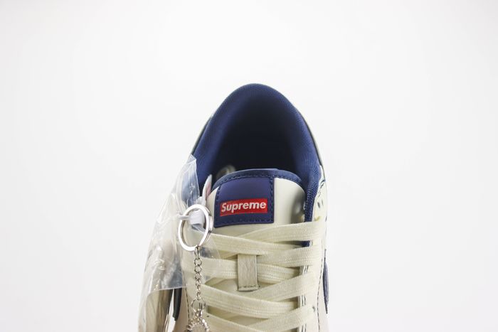 Nike SB Dunk Low x supreme 07