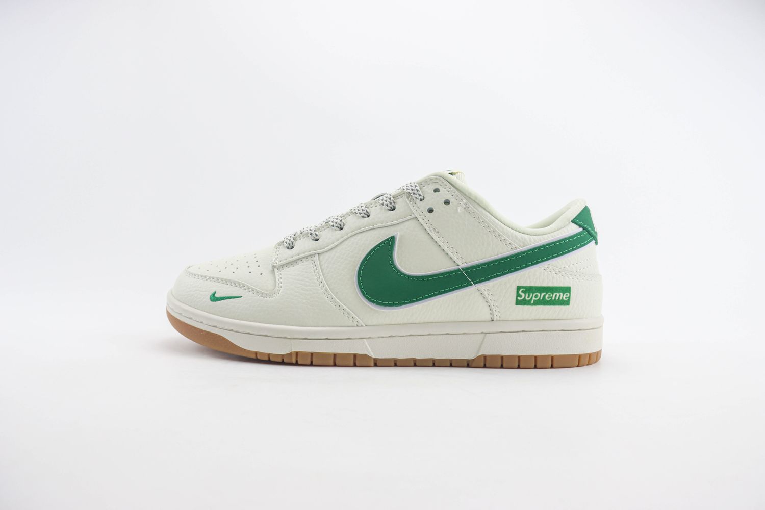  Nike SB Dunk Low x Supreme 112