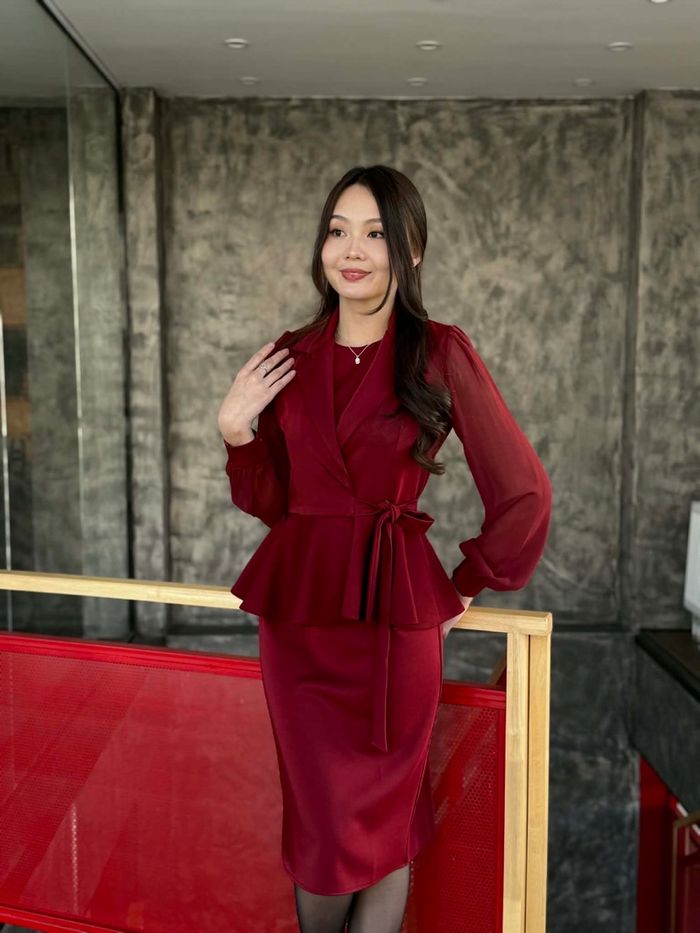 Тансаг классик хослол улаан хүрэ