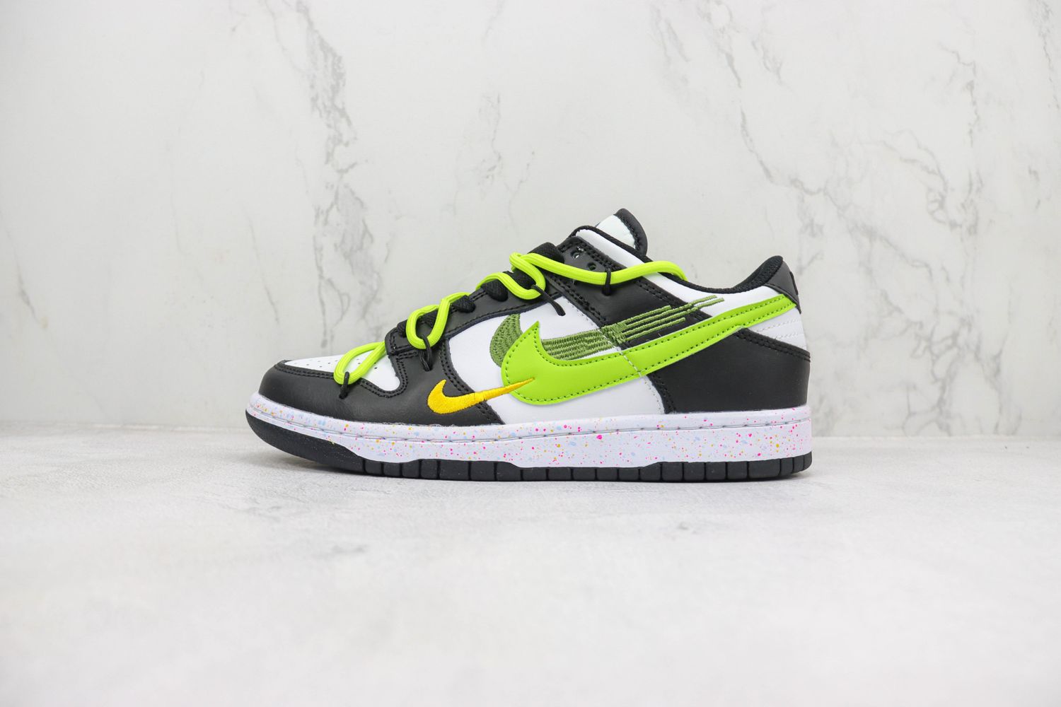  NIKE DUNK SB LOW 105