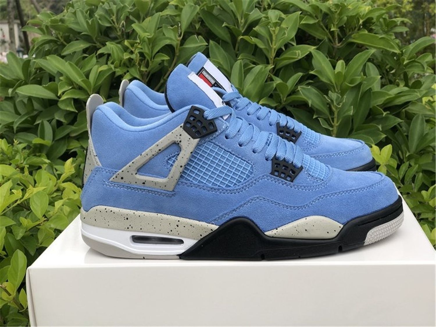 Air Jordan 4 SE “University Blue