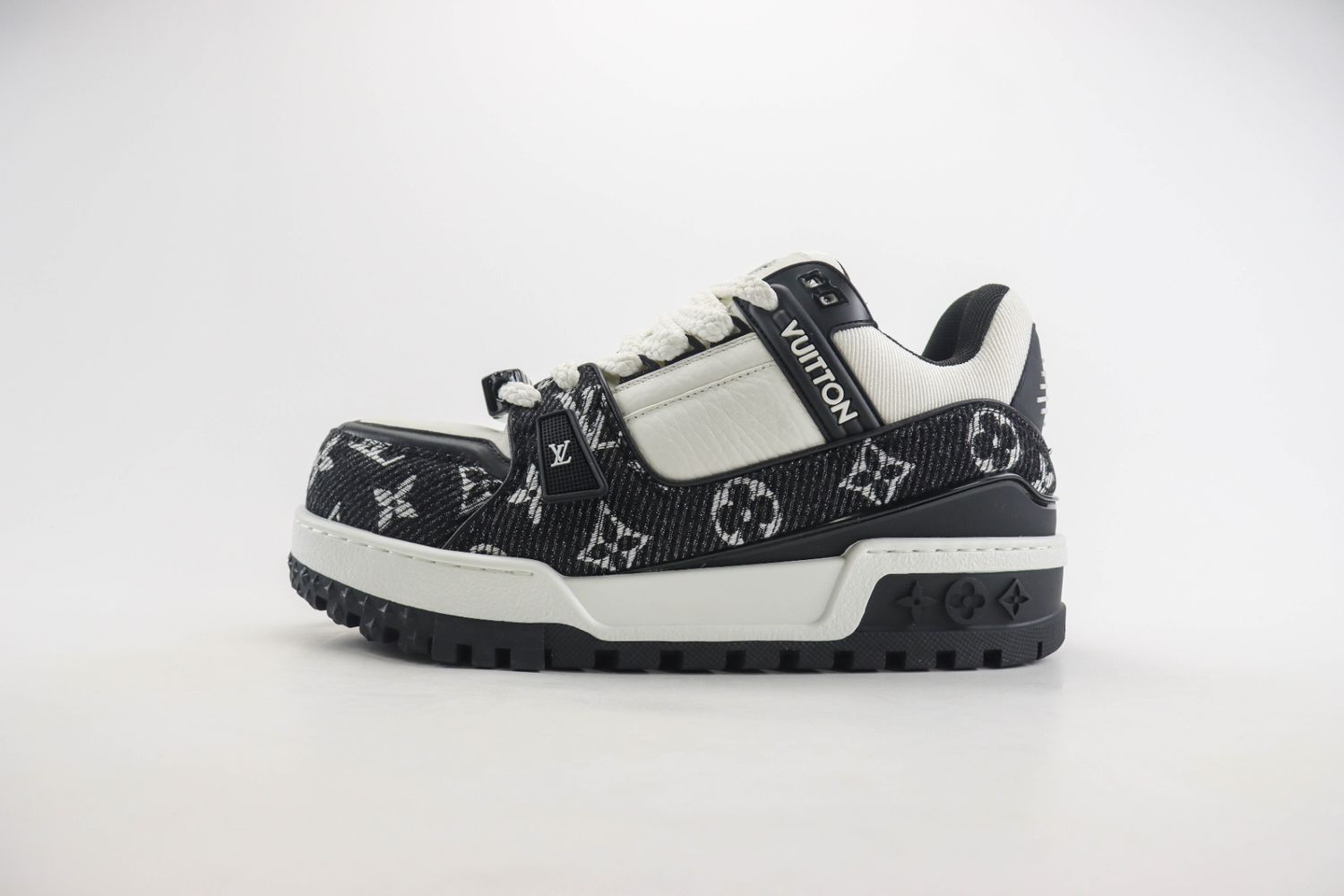 Louis Vuitton LV Trainer Maxi White / Black