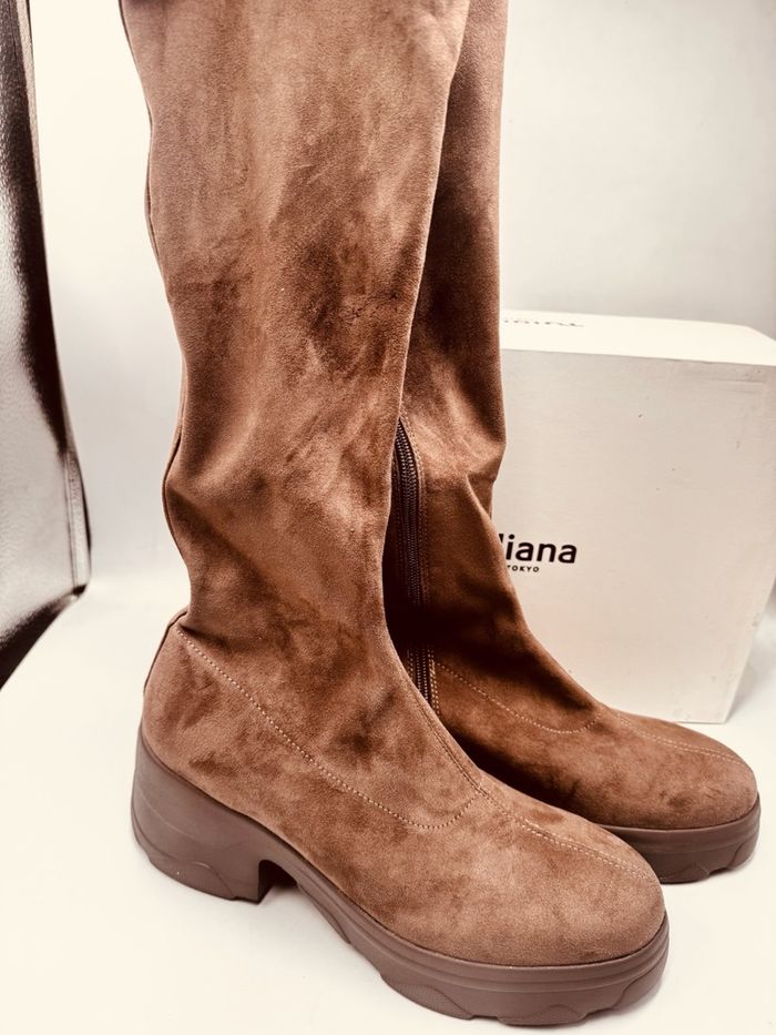 Диана суналттай түрийтэй beige