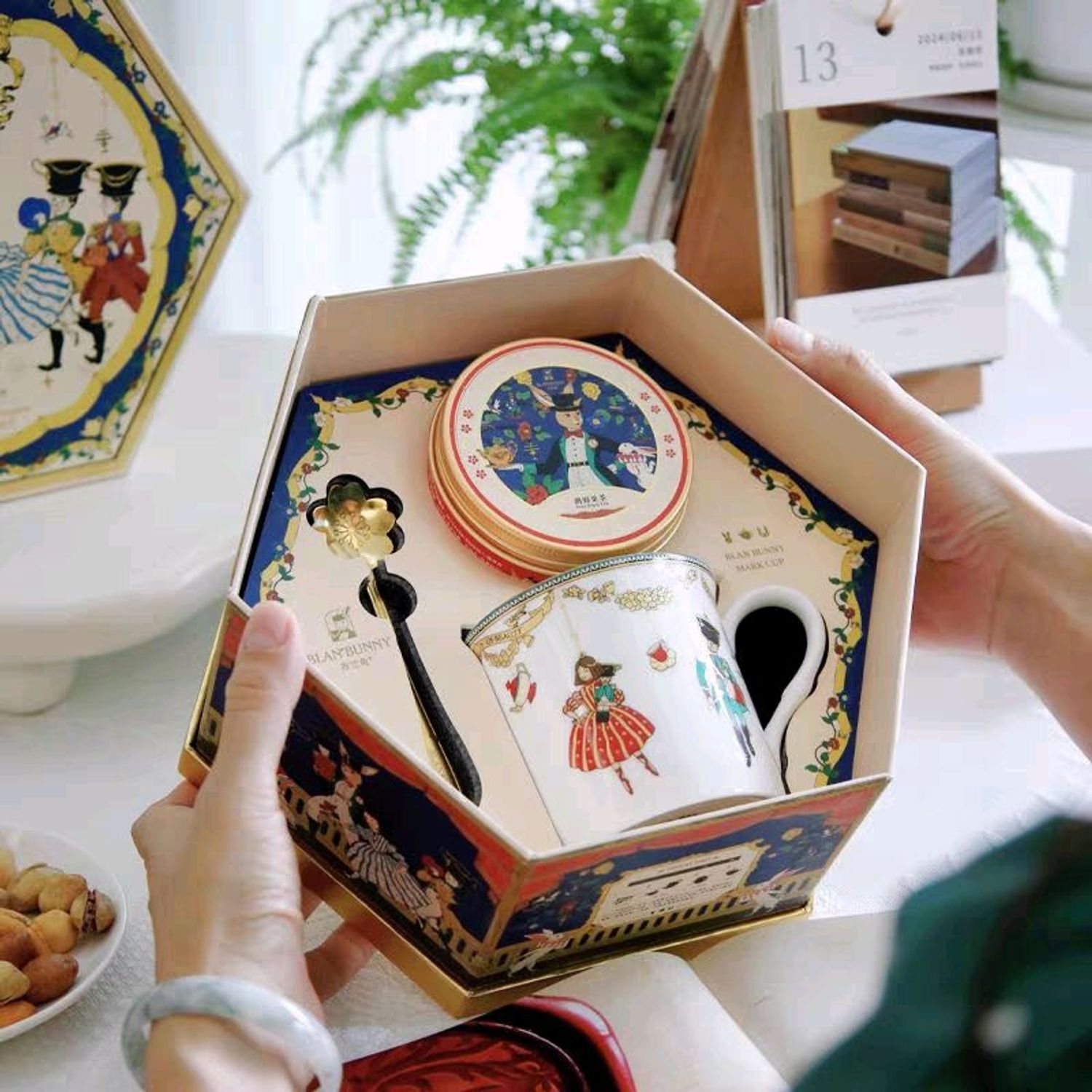 Parade party fruit tea set