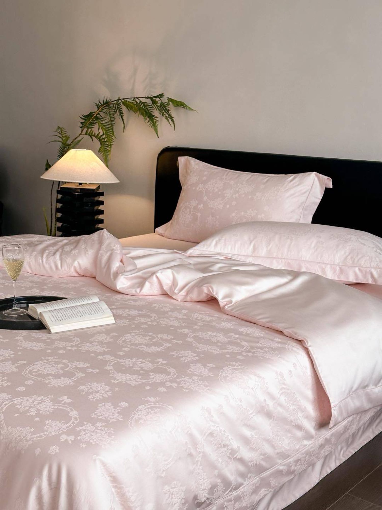 Бэлэгний хайрцагтай тансаг зөөлөн сатин даавуун материалтай 4 хос