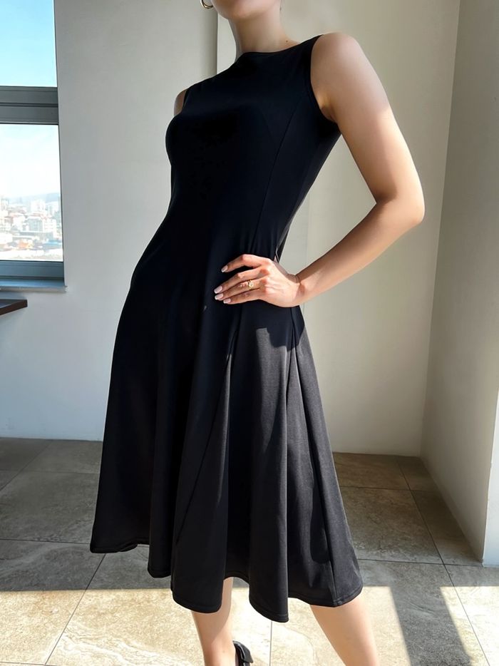Boat neck dress
