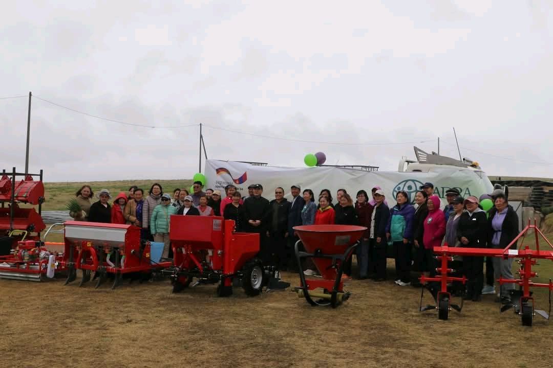 Органик хөдөө аж ахуйн түншлэл II төслийн хүрээнд жижиг оврын хөдөө аж ахуйн тоног төхөөрөмжийг олголоо.